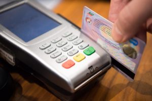 Se uma cobrança - que você não autorizou - aparecer no extrato do seu cartão de crédito, entre em contato com a operadora do cartão de crédito imediatamente.